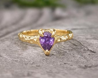 Rustic Gold Amethyst Ring, Amethyst jewelry, Molten gold gemstone ring, February Birthstone ring, Unique Promise ring