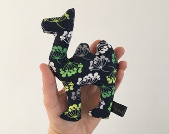 Hochet chameau, hochet pour bébé, peluche chameau, jouet de bébé, hochet bleu marin, hochet peluche