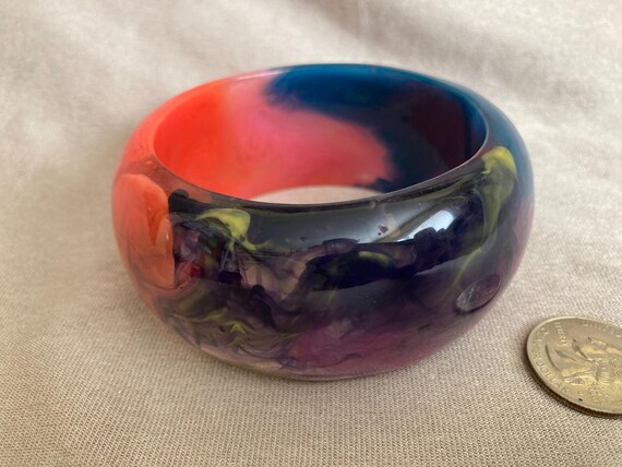 Large Lucite Multi-Colored Bangle, Marbleized, Sw… - image 6