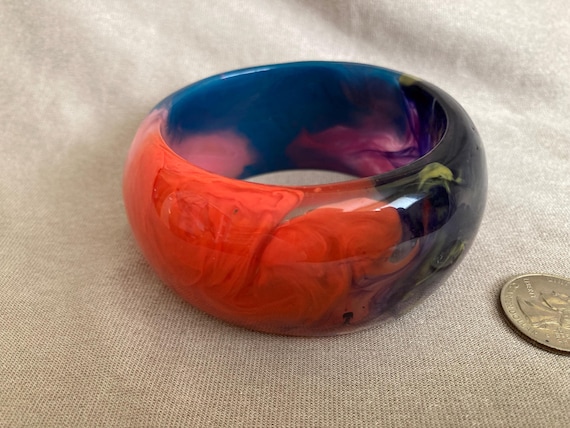 Large Lucite Multi-Colored Bangle, Marbleized, Sw… - image 5
