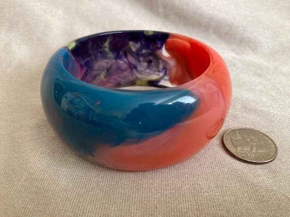 Large Lucite Multi-Colored Bangle, Marbleized, Sw… - image 3