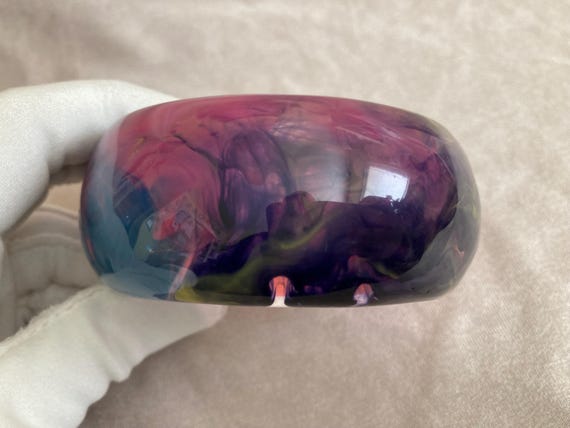 Large Lucite Multi-Colored Bangle, Marbleized, Sw… - image 15
