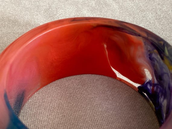 Large Lucite Multi-Colored Bangle, Marbleized, Sw… - image 9