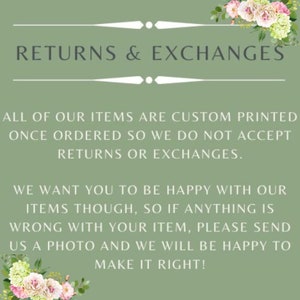Puede incluir: Fondo verde con texto blanco que dice "RETURNS & EXCHANGES" y "ALL OF OUR ITEMS ARE CUSTOM PRINTED ONCE ORDERED SO WE DO NOT ACCEPT RETURNS OR EXCHANGES."  El texto contin&uacute;a con "WE WANT YOU TO BE HAPPY WITH OUR ITEMS THOUGH, SO IF ANYTHING IS WRONG WITH YOUR ITEM, PLEASE SEND US A PHOTO AND WE WILL BE HAPPY TO MAKE IT RIGHT!"  El texto est&aacute; rodeado por un borde blanco con dise&ntilde;os florales en la parte superior e inferior.