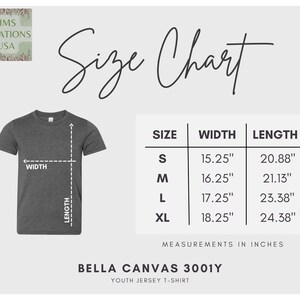 Peut inclure: Un t-shirt en jersey pour jeunes gris fonc&eacute; avec un tableau des tailles indiquant la largeur et la longueur en pouces pour les tailles S, M, L et XL. Le texte inclut HMS CREATIONS USA, Size Chart et BELLA CANVAS 3001Y YOUTH JERSEY T-SHIRT.