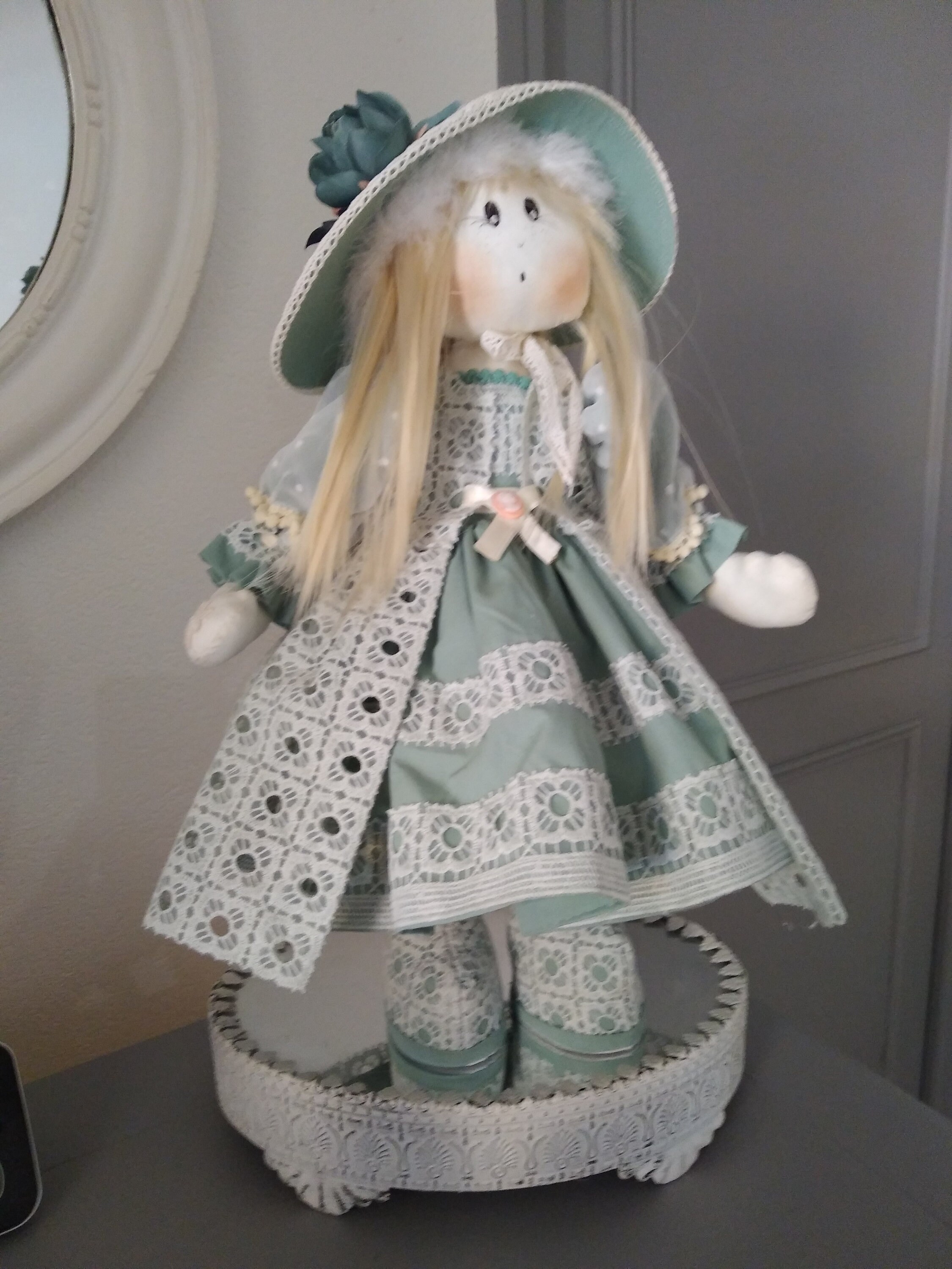 Poupée de Charme Décorative 45 cm Modèle Unique à Offrir ou S'offrir