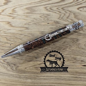 Beau stylo pour amateur de chevaux, cosse Banksia tournée à la main et acrylique vert et blanc, cadeau cow-boy, cow-girl, sports équestres, dressage, remise des diplômes