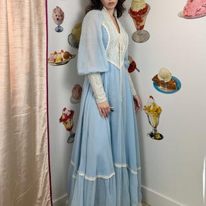 Vintage 60er 70er Jahre | Gunne Sax Black Label Jessica McClintock | Langarm-Blau Prairie Kleid Maxi Bein O Mutton Königin Anne Lace Basque Taille