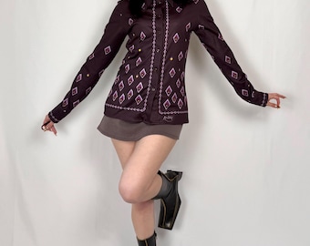 Camisa vintage de los 90, estilo Y2K, con cuello estilo años 70, de Miss Sixty, color morado, estampado geométrico, de diseñador italiano.