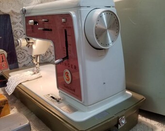 Vintage 1950s Mid Century Pink Sewing Machine/ IDLE HOUR/ Sewing