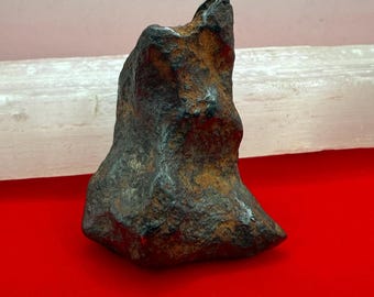 マンドラビラ隕石 鉄隕石 エッチング済 鑑賞ケース入り No.378 ムンドラビラ鉄隕石標本：105.19グラム、オーストラリア、天文学ギフト
