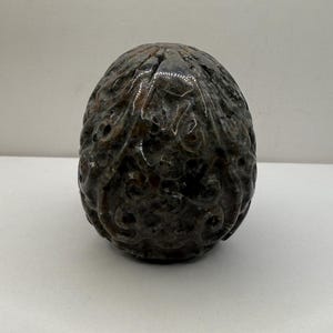 Handmade Yooperlite Skull: Fluorescent UV Stone Decor, 1 lb 5.6 oz image 5