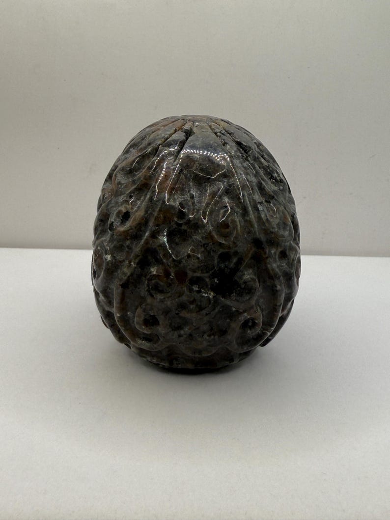 Handmade Yooperlite Skull: Fluorescent UV Stone Decor, 1 lb 5.6 oz image 5