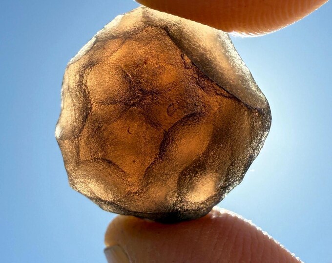 Pietra Cintamani Starborn In Vera Saffordite Dell'Arizona: 10-15 Carati, Cristallo Naturale Raro, Pseudotektite Con Espositore