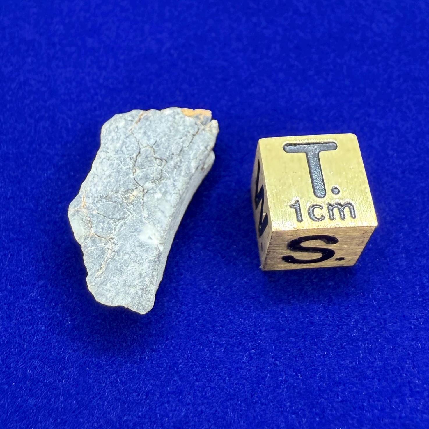 月隕石 ガダミス003 （The Apollo Lunar) 67.77g Moon Meteorite