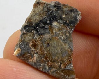 NWA 18045 Tranche de météorite lunaire, faire fondre une brèche de roche lunaire (1,48 gramme)