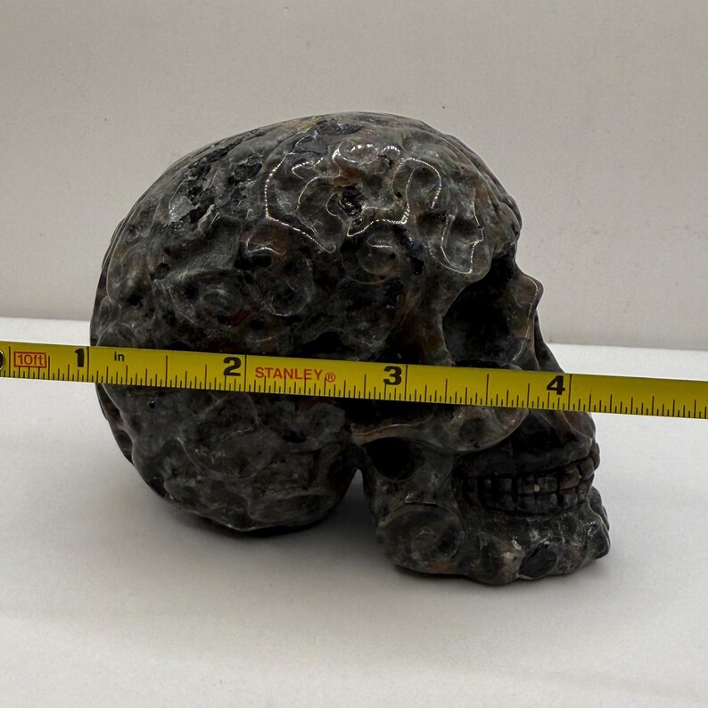 Handmade Yooperlite Skull: Fluorescent UV Stone Decor, 1 lb 5.6 oz image 9
