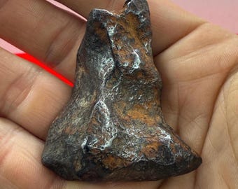 ムンドラビラ鉄隕石標本：105.19グラム、オーストラリア、天文学ギフト
