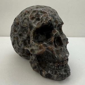 Handmade Yooperlite Skull: Fluorescent UV Stone Decor, 1 lb 5.6 oz image 1