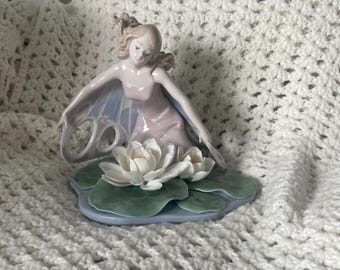 Lladro 6651 Wings of Fantasy, Fairy Lilly Flowers Statue Figurine, 7 3/4" W/Box