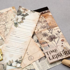 collage gedrukt boekje bloemblaadjes | vintage bloemen botanisch collagestijl kortstondig papier BE-1