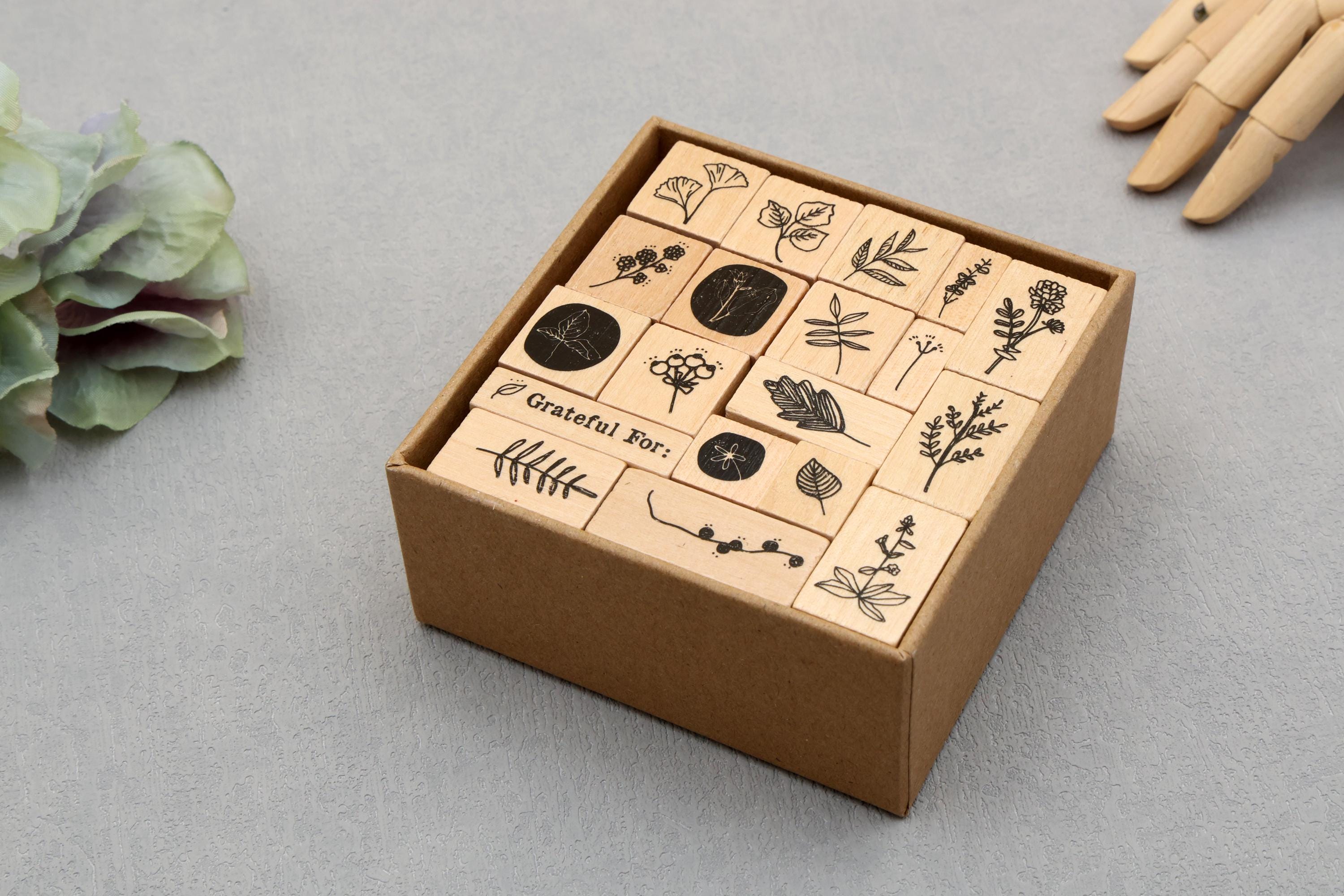 Set 8 Timbri In Legno Con Motivi Fiori E Piante - Per Carta, Scrapbooking, DIY - Foto 14