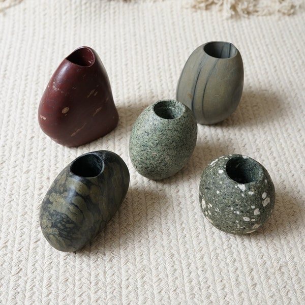 Small River stone vase,Flower Bud Arrangement Holder，Coastal Decor，Natural stone