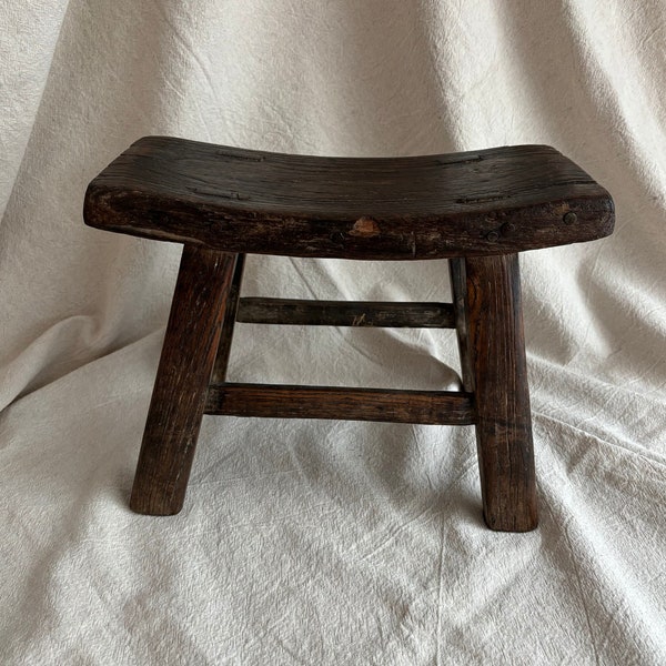 Vintage Mini wooden display stool , Black antique wood stool with patina,Vintage furniture,，primitive weathered rustic wood