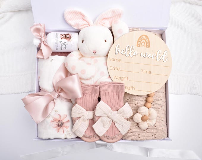 Baby Girl Gift Box, Newborn Baby Girl, New Mom Gift Basket, Organic Baby Outfit, First Time Mom, Baby Shower Gift Box, New Mom Care Package