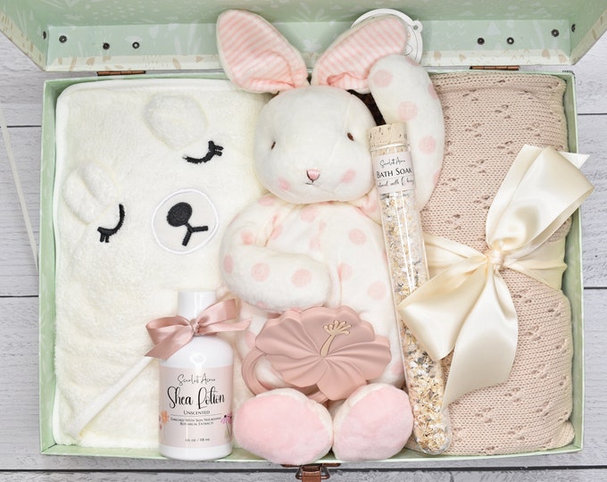 Baby Girl Gift Box, Newborn Baby Girl, New Mom Gift Basket, Organic Baby Outfit, First Time Mom, Baby Shower Gift Box, New Mom Care Package