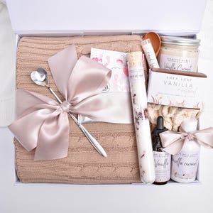 Vanilla Spa Gift Set, Birthday Gifts For Her, Luxury Spa Gift Box, Organic Spa Gift, Candle Gift Basket, Gift Baskets Women, Mom Birthday