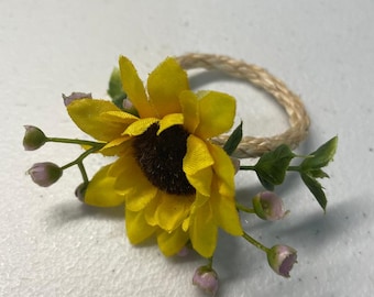 Sweet Mini-sunflower Napkin Ring, Thesesold individually.