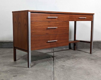 Vintage Mid Century Modern Walnut Desk by Paul McCobb for Planner Group, c1960s