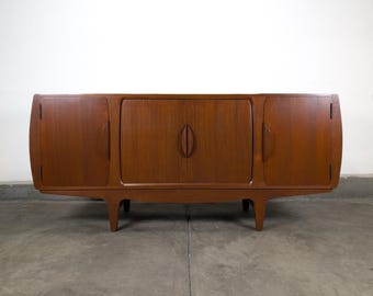 Vintage Mid Century Modern Teak Sideboard/Buffet/Credenza Designed by Johannes Andersen, c1950s - Refinished
