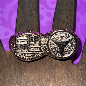 NOS Vintage Gold Tone Mercedes Benz Signet Double Ring Size 11/9
