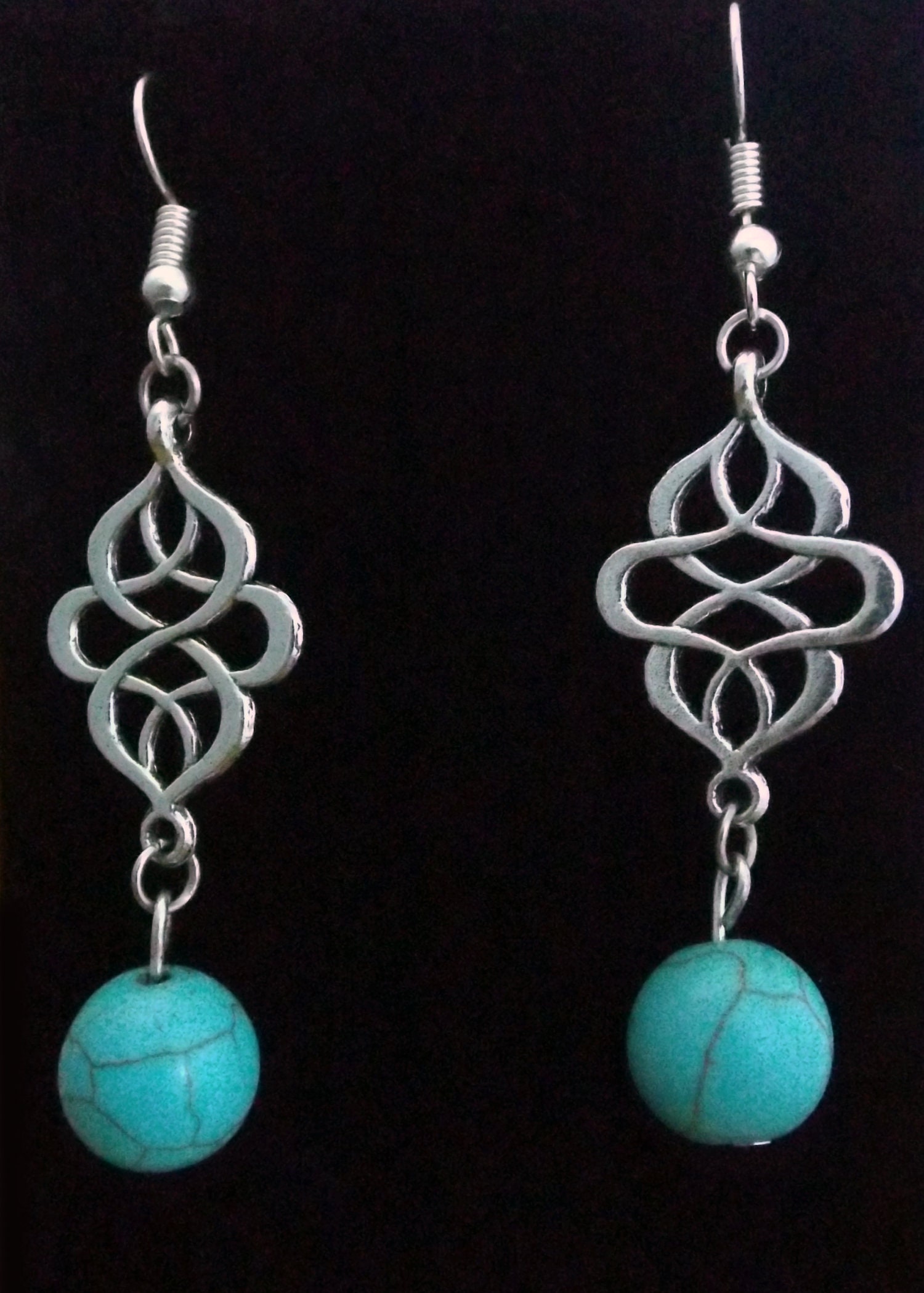 Orecchini con nodo a goccia in argento sterling massiccio 925