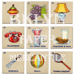 Puede incluir: Ilustraci&oacute;n de estilo vintage de nueve tarjetas cuadradas, cada una representando un objeto diferente. Incluye un trompo, uvas, una l&aacute;mpara, un tel&eacute;fono, helado de soda, galletas y leche, una llave inglesa, una pelota y una raqueta de tenis.