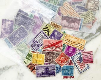 50 sellos antiguos en sobre de celofán / Paquete de sellos postales / Paquete de efímeras arcoíris / Sellos cancelados / Kit para diario basura, suministros para álbumes de recortes