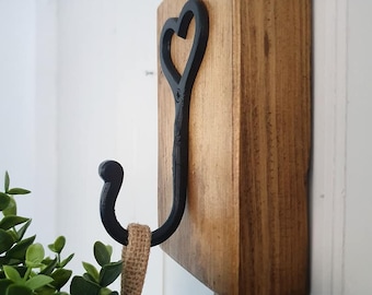 Rustic reclaimed single heart hook wall mounted