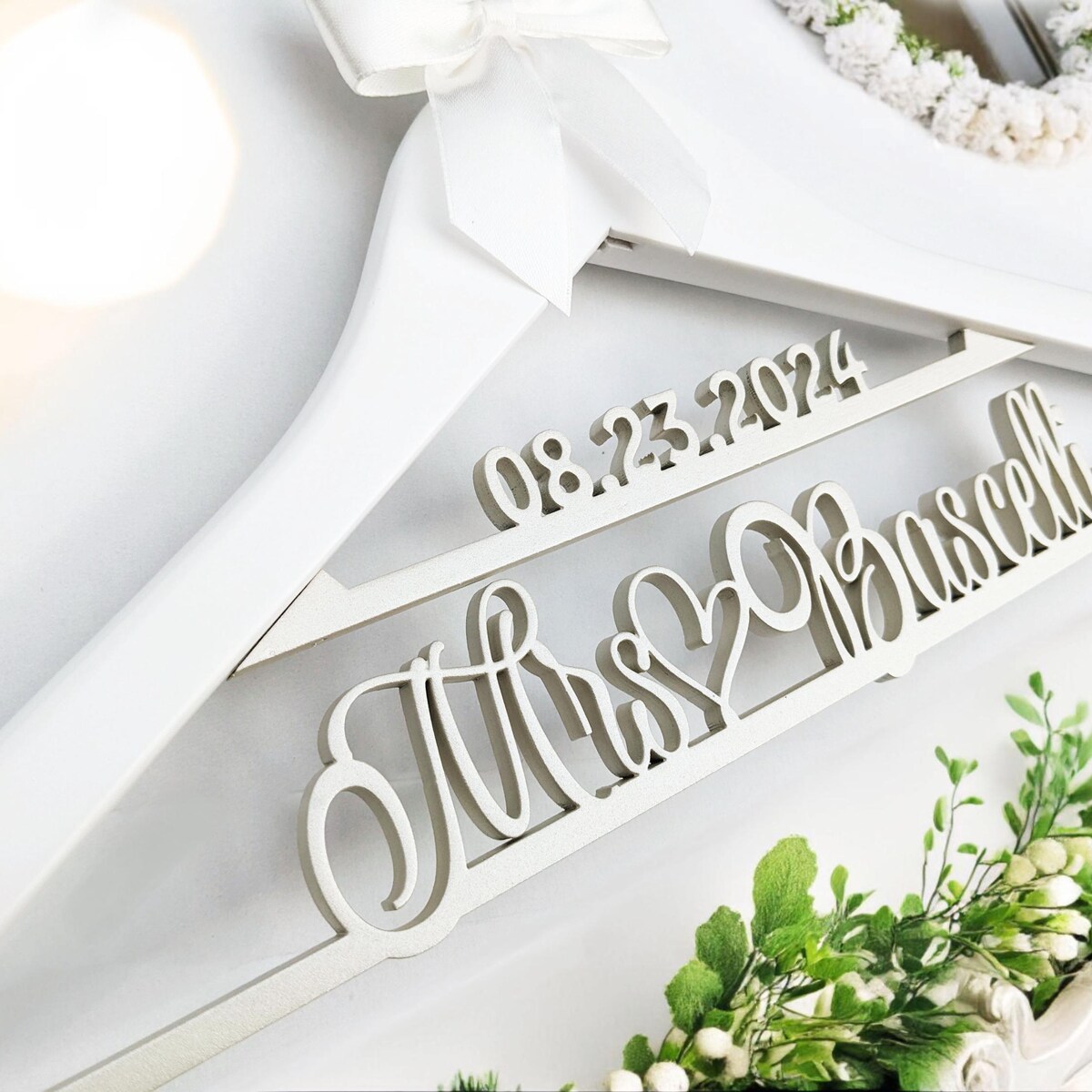 Bridal Hanger, Mrs Dress Hanger, Bridal Hanger, Wedding Hanger, Bride Hanger, Bridal Hanger Personalized, bridal Gift, Bridal custom hanger