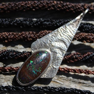 AUTHENTIEKE REAL OPAL hanger ketting, Australian Matrix Boulder Opal, Australian Opal sieraden, shibari macrame koord, oktober geboortesteen elf larp