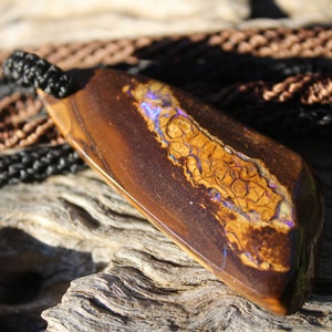 Paarse OPALEN KETTING, matrix Boulder Opal-hanger, shibari-macramékoord