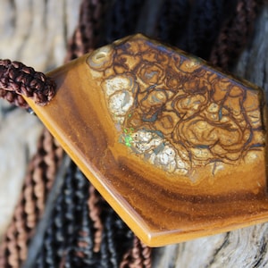 Boulder Opal Art-hanger, echte Australische Macrame-ketting opaal, sieraden in rustieke Elvenstijl