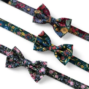Forest green floral bow tie for wedding, forest green bow tie floral, mens pre tied bow tie, green suit accessories men, dark green wedding