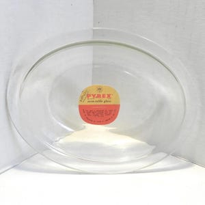 Naczynie żaroodporne Pyrex z lat 50. XX wieku z oryginalną etykietą cenową