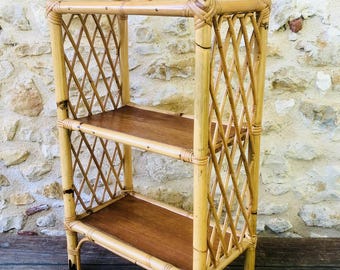 Estantería de pared de tres niveles de bambú y ratán, años 60