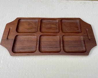 Vassoio da portata vintage in teak, stile metà secolo, anni '60 circa.
