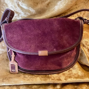 Vintage UGG Wildledertasche Mit Schultergurt in Burgund. Schöner Zustand