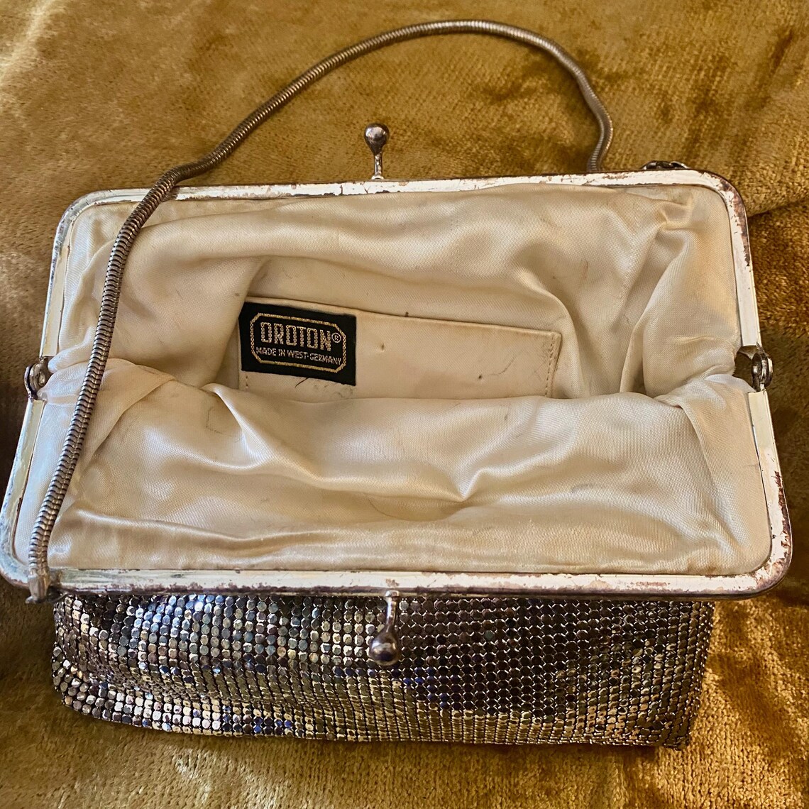 1950s Silver Glomesh Evening Bag: Orton West Germany, Cream Silk Lined, Foto 3 von 5