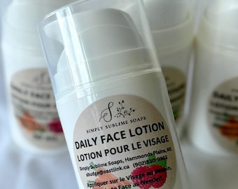 Loción facial de zanahoria y frambuesa: humectante natural, cuidado de la piel de lujo con ingredientes activos naturales, hecho a mano en Nueva Escocia.